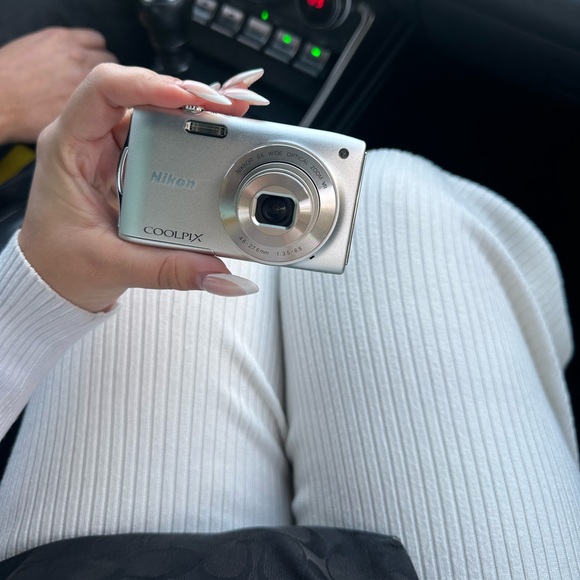 nikon coolpix s3300 (with pics)